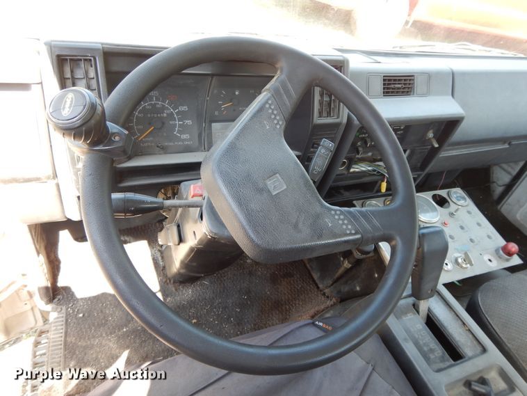 image for item GY9096 1995 Isuzu NPR street sweeper truck