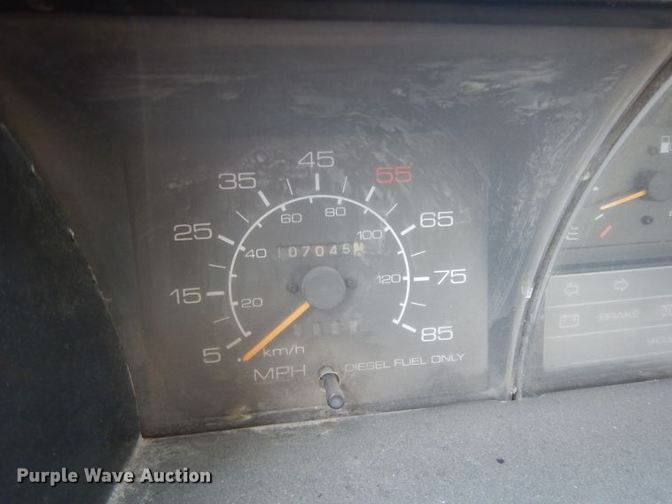 image for item GY9096 1995 Isuzu NPR street sweeper truck