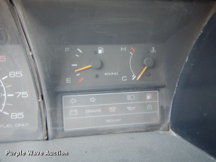 image for item GY9096 1995 Isuzu NPR street sweeper truck