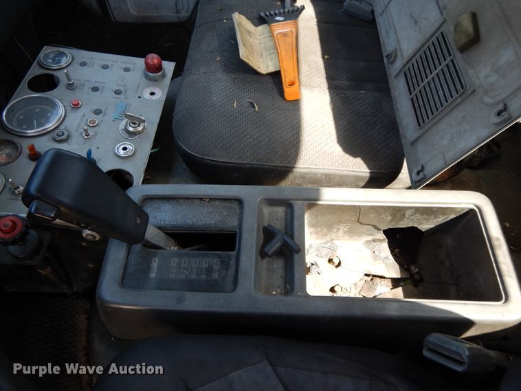 image for item GY9096 1995 Isuzu NPR street sweeper truck