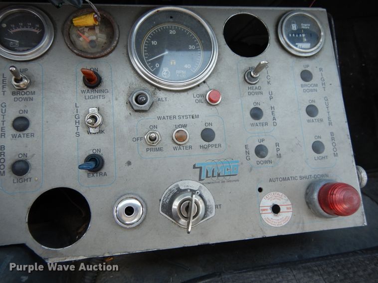 image for item GY9096 1995 Isuzu NPR street sweeper truck