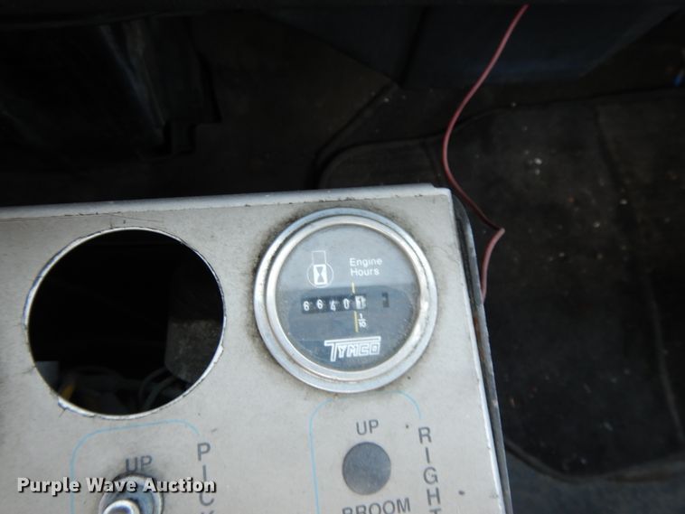 image for item GY9096 1995 Isuzu NPR street sweeper truck