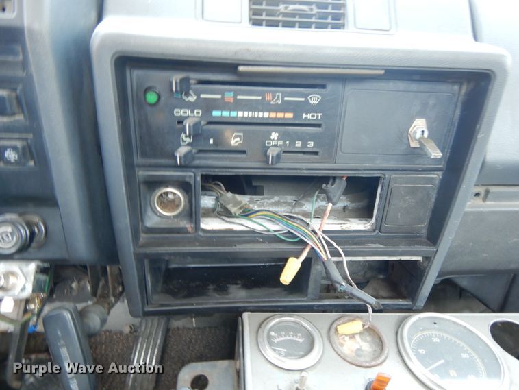 image for item GY9096 1995 Isuzu NPR street sweeper truck