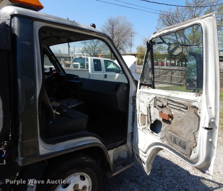 image for item GY9096 1995 Isuzu NPR street sweeper truck