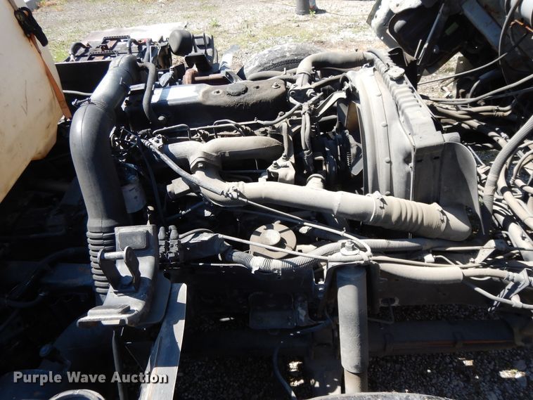 image for item GY9096 1995 Isuzu NPR street sweeper truck