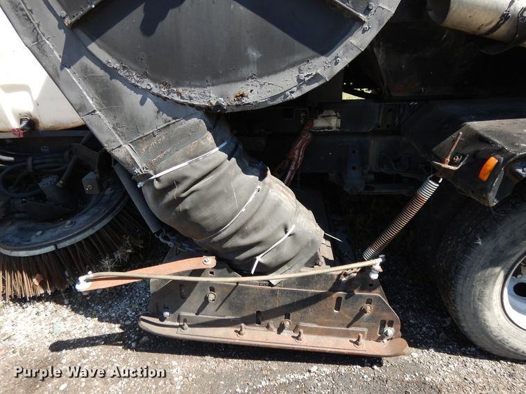 image for item GY9096 1995 Isuzu NPR street sweeper truck