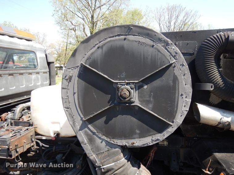 image for item GY9096 1995 Isuzu NPR street sweeper truck