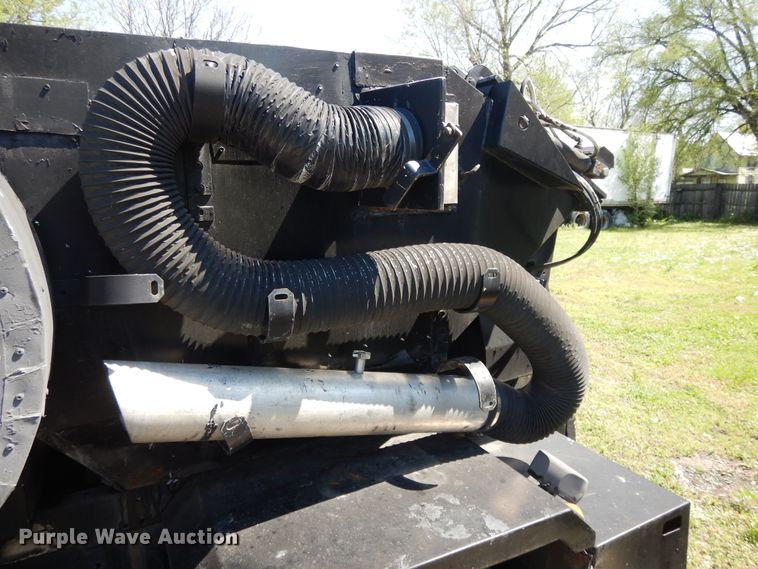 image for item GY9096 1995 Isuzu NPR street sweeper truck