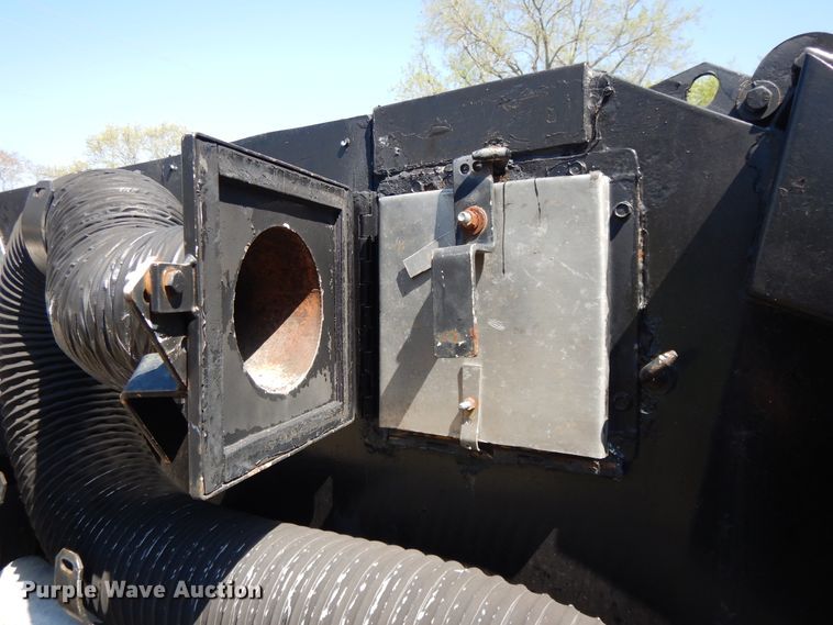 image for item GY9096 1995 Isuzu NPR street sweeper truck