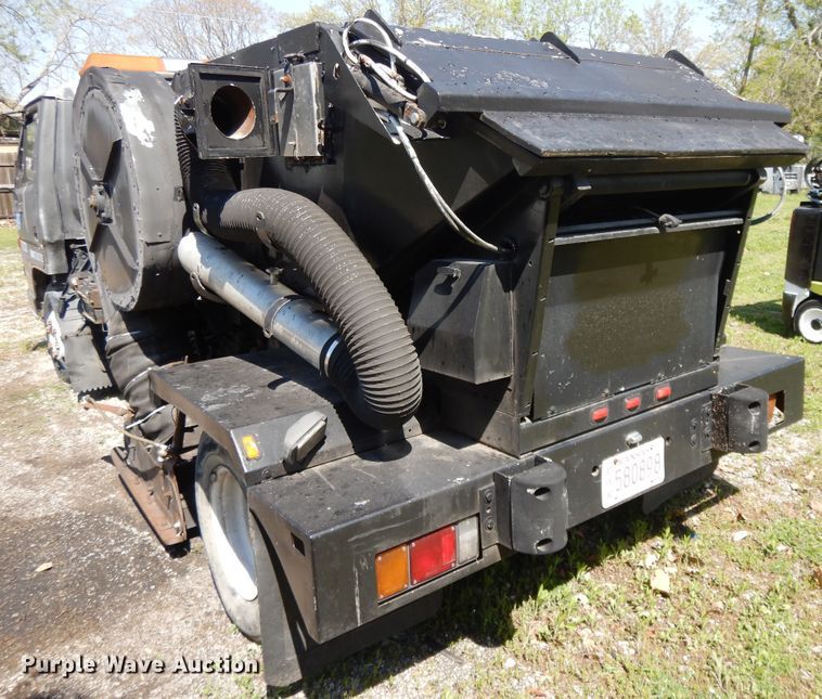 image for item GY9096 1995 Isuzu NPR street sweeper truck