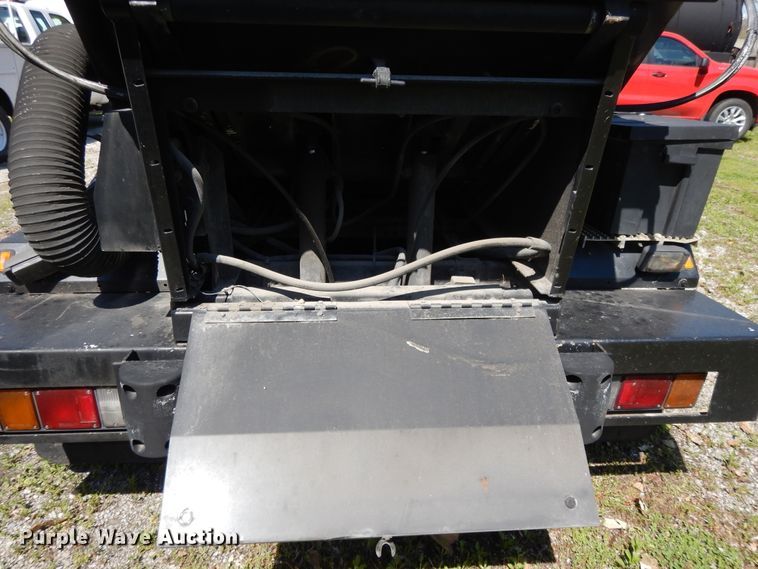 image for item GY9096 1995 Isuzu NPR street sweeper truck