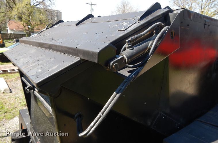 image for item GY9096 1995 Isuzu NPR street sweeper truck