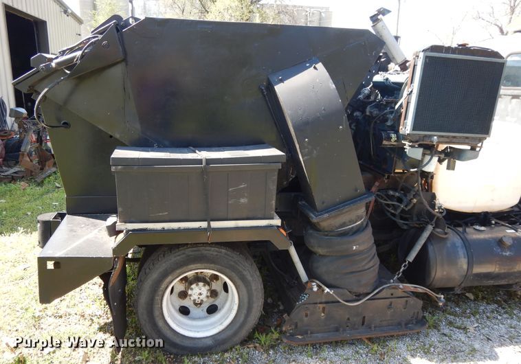 image for item GY9096 1995 Isuzu NPR street sweeper truck