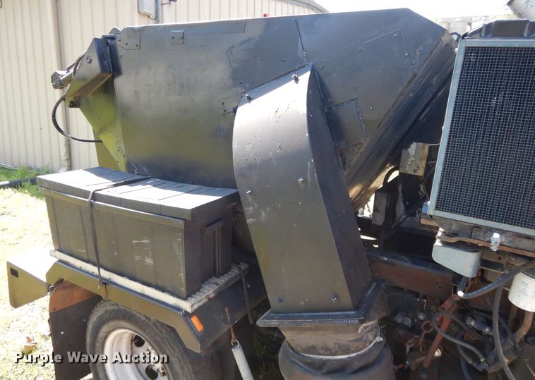 image for item GY9096 1995 Isuzu NPR street sweeper truck