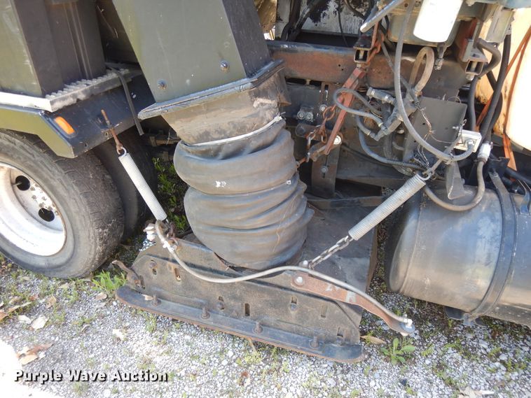 image for item GY9096 1995 Isuzu NPR street sweeper truck