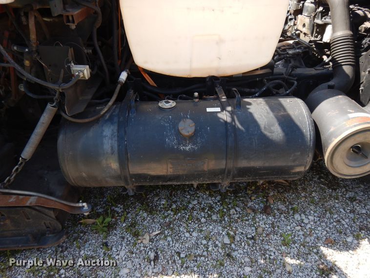 image for item GY9096 1995 Isuzu NPR street sweeper truck