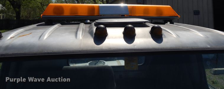 image for item GY9096 1995 Isuzu NPR street sweeper truck