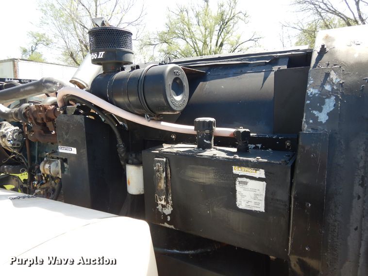 image for item GY9096 1995 Isuzu NPR street sweeper truck