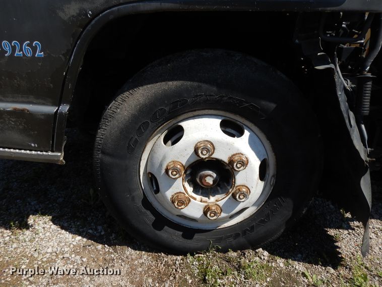 image for item GY9096 1995 Isuzu NPR street sweeper truck