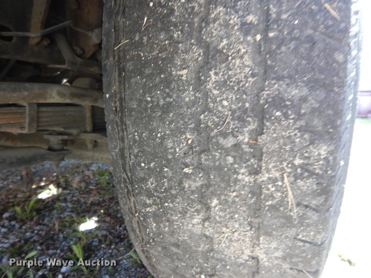 image for item GY9096 1995 Isuzu NPR street sweeper truck