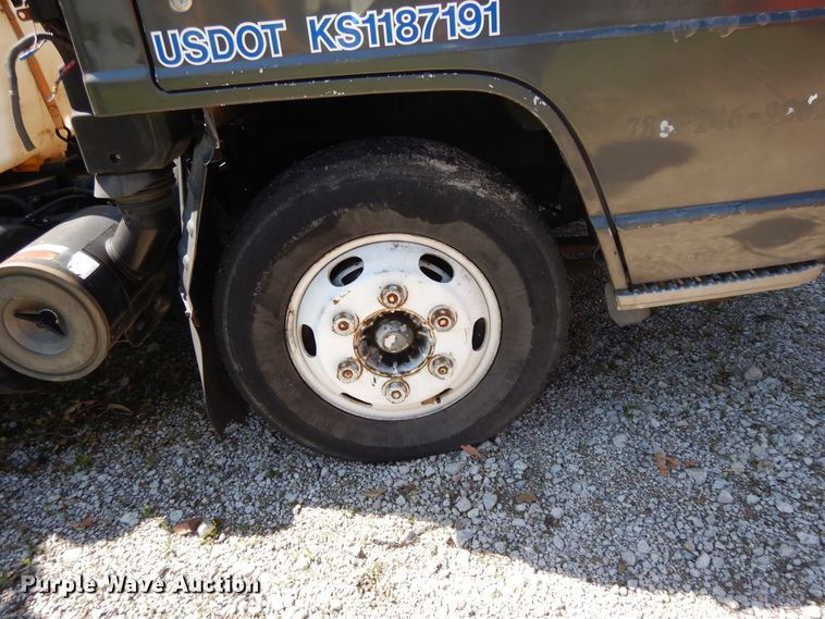 image for item GY9096 1995 Isuzu NPR street sweeper truck