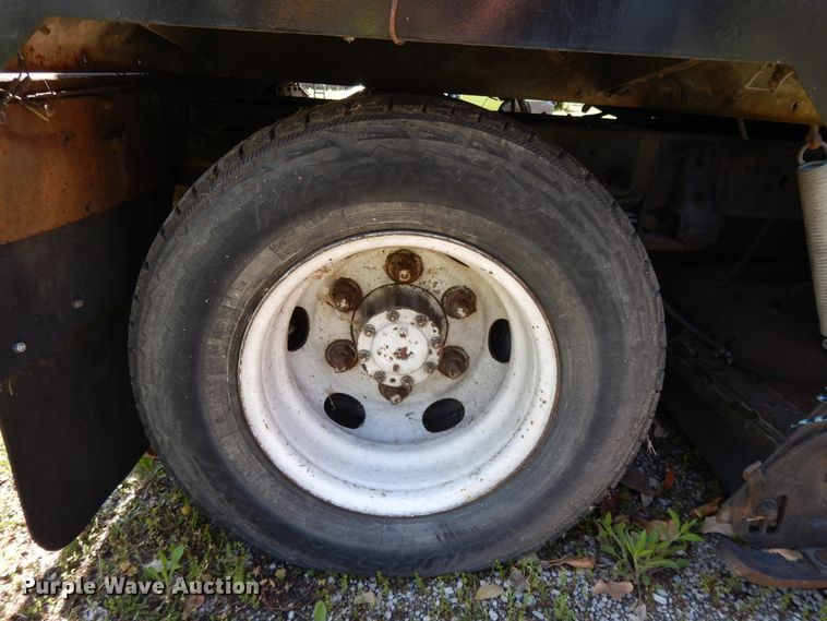 image for item GY9096 1995 Isuzu NPR street sweeper truck