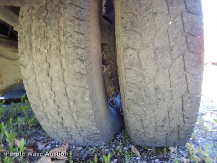 image for item GY9096 1995 Isuzu NPR street sweeper truck