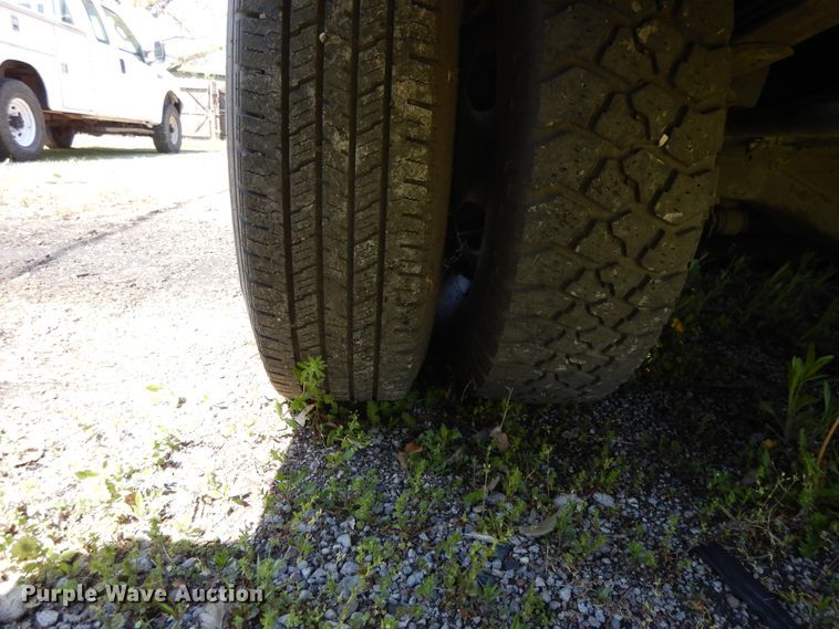 image for item GY9096 1995 Isuzu NPR street sweeper truck