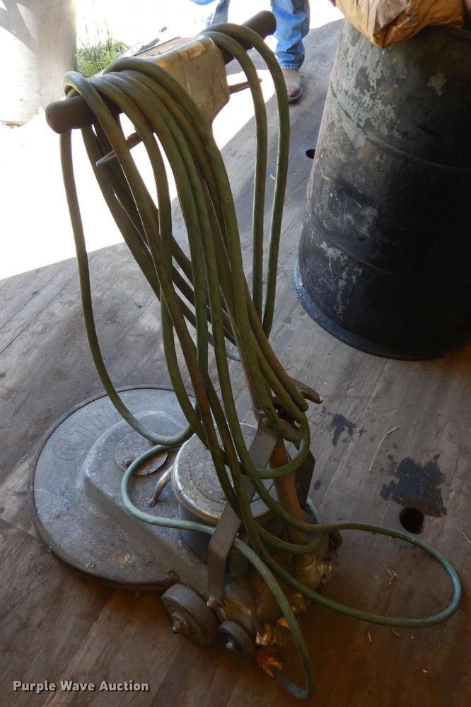 image for item GY9100 Hild floor buffer