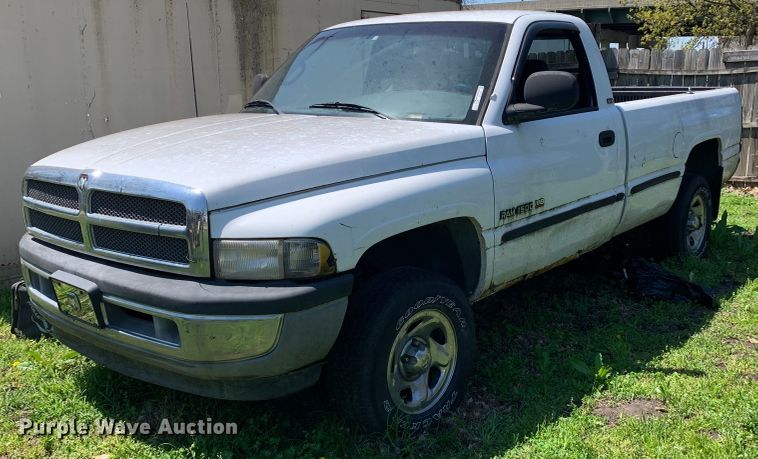 image for item GY9104 1998 Dodge Ram 1500  pickup truck