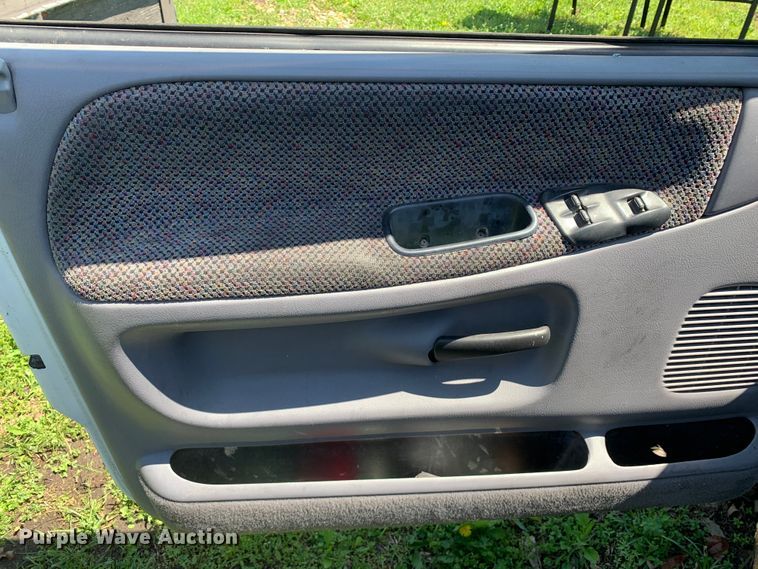 image for item GY9104 1998 Dodge Ram 1500  pickup truck