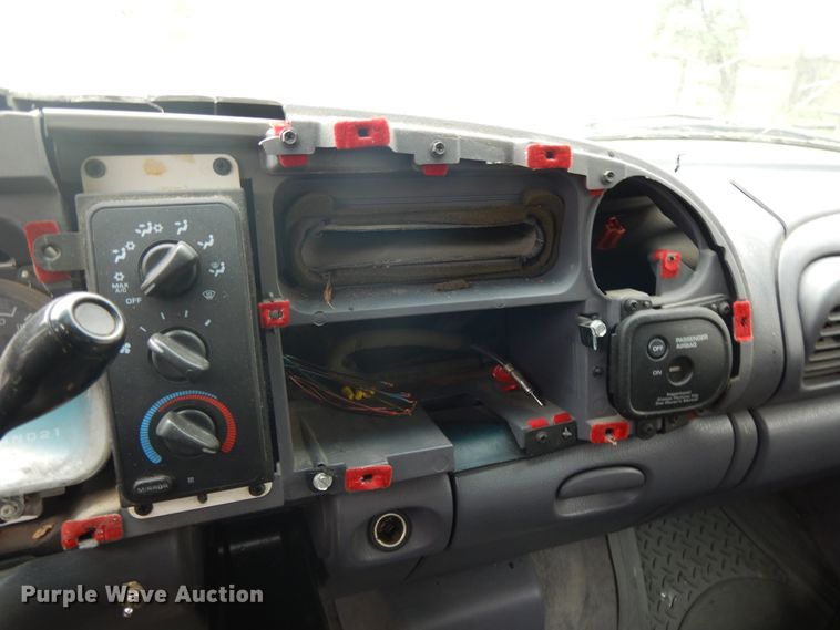 image for item GY9104 1998 Dodge Ram 1500  pickup truck