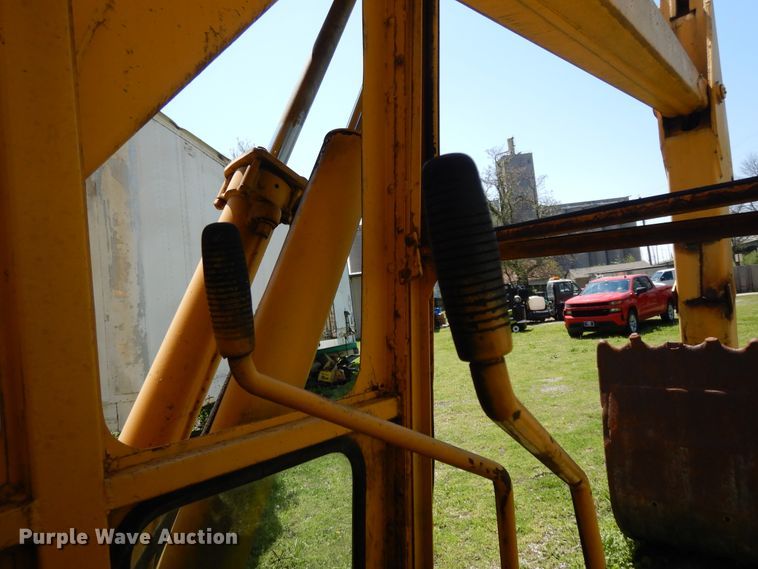 image for item GY9106 John Deere 690 excavator