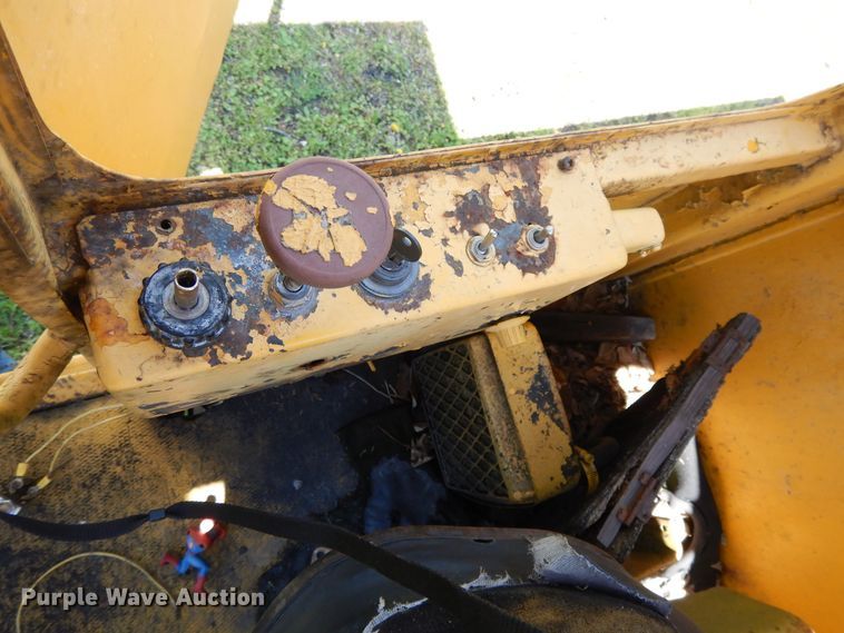 image for item GY9106 John Deere 690 excavator