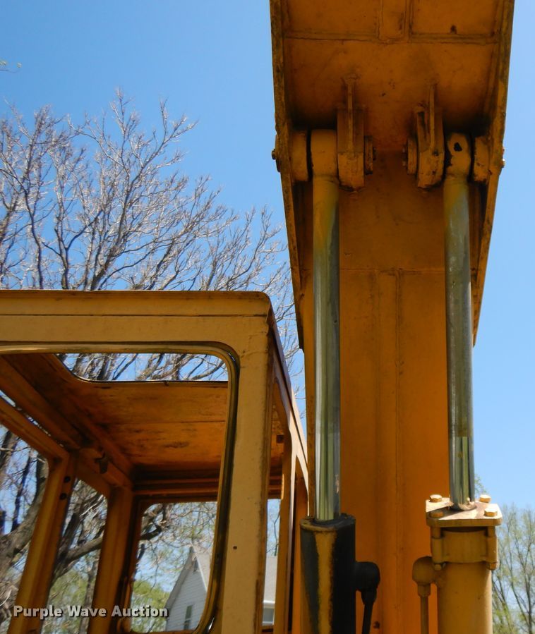 image for item GY9106 John Deere 690 excavator