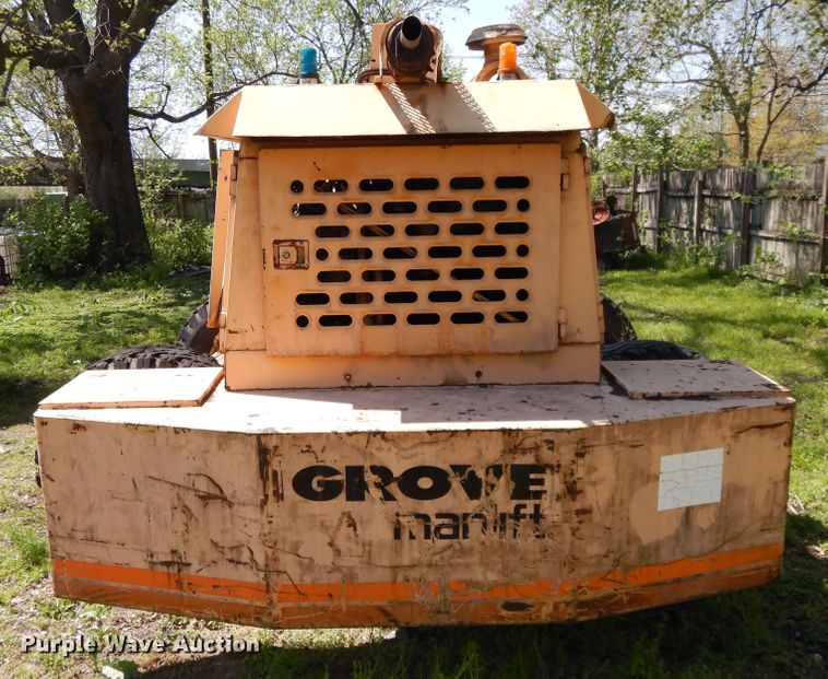 image for item GY9108 Grove MZ90  boom lift