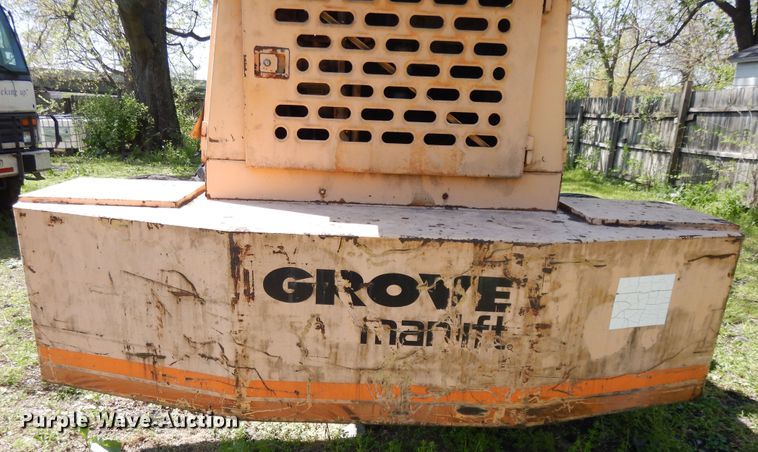 image for item GY9108 Grove MZ90  boom lift