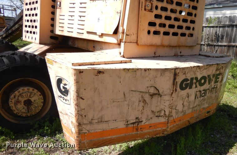 image for item GY9108 Grove MZ90  boom lift