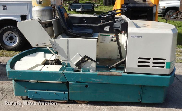 image for item GY9117 Tennant 528 sweeper