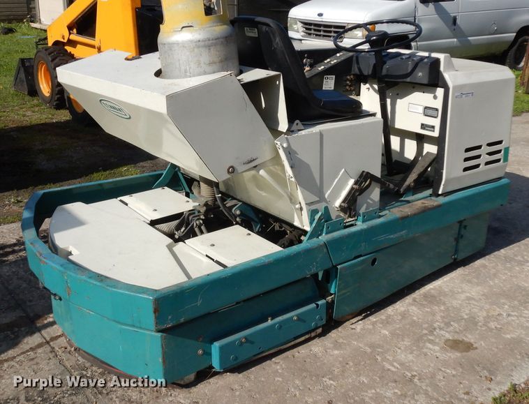 image for item GY9117 Tennant 528 sweeper