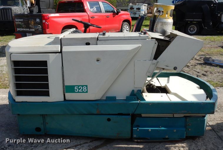 image for item GY9117 Tennant 528 sweeper