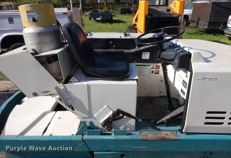 image for item GY9117 Tennant 528 sweeper