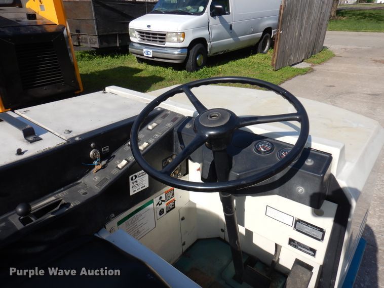 image for item GY9117 Tennant 528 sweeper