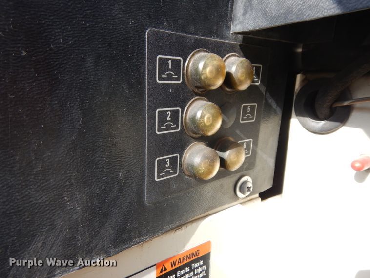 image for item GY9117 Tennant 528 sweeper