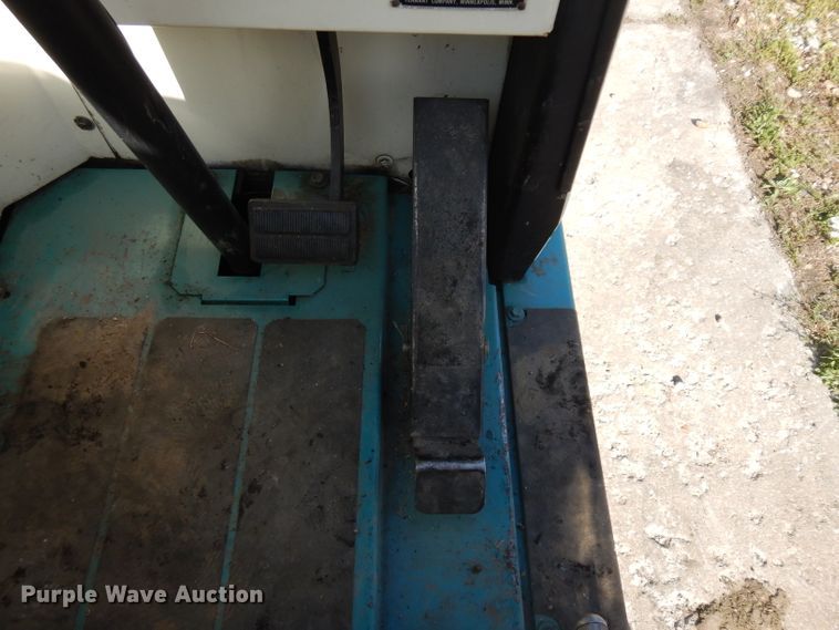 image for item GY9117 Tennant 528 sweeper