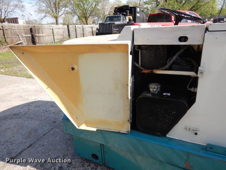 image for item GY9117 Tennant 528 sweeper