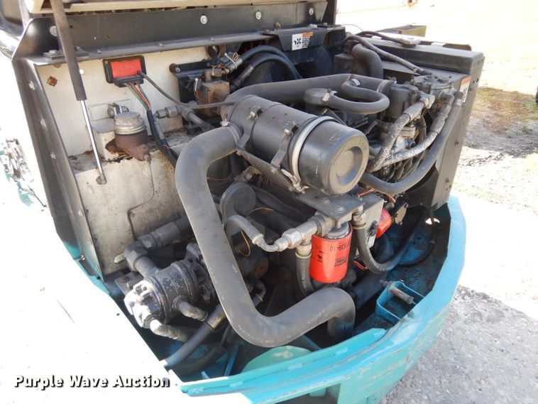 image for item GY9117 Tennant 528 sweeper