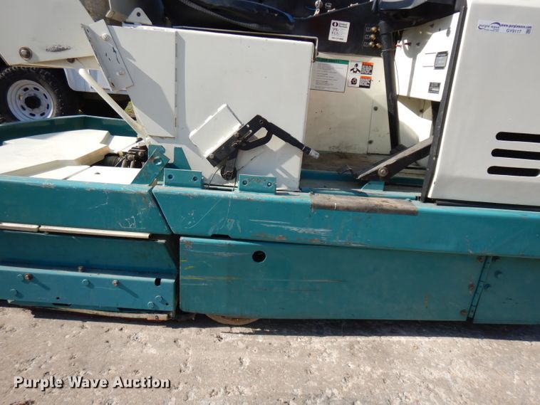 image for item GY9117 Tennant 528 sweeper