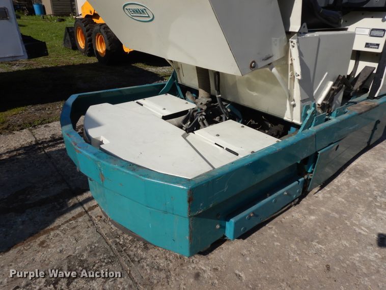 image for item GY9117 Tennant 528 sweeper