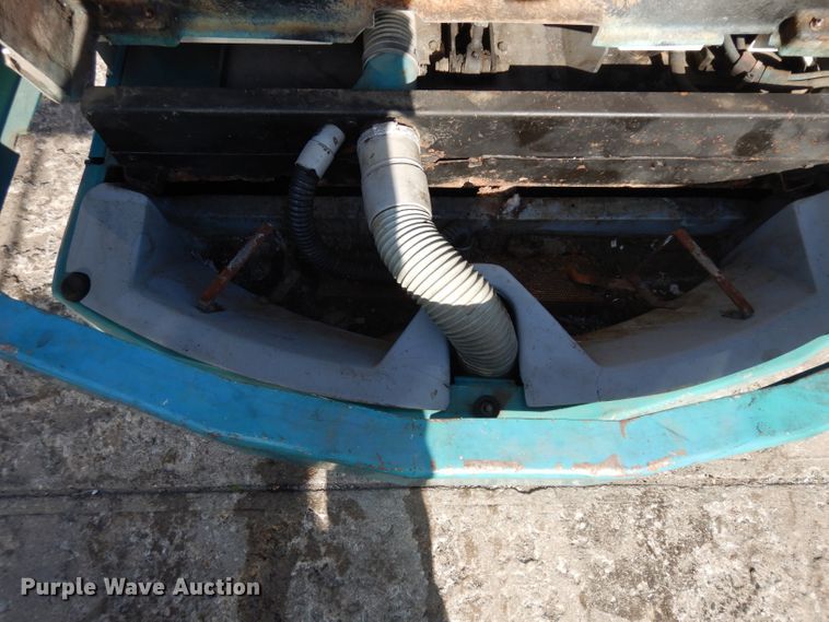 image for item GY9117 Tennant 528 sweeper